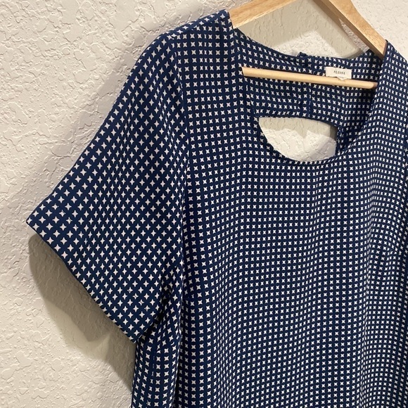 PLEIONE Blue and White Short Sleeve Shift Dress - Size Small - Picture 5 of 10